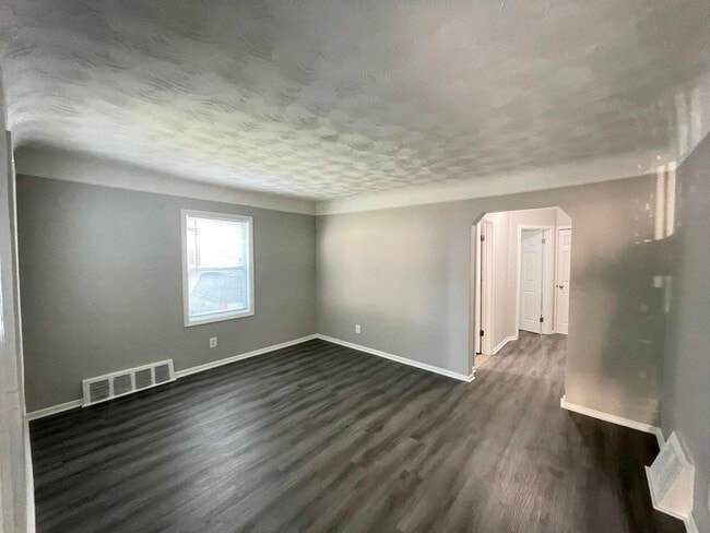 Photo - 18943 Greydale Ave