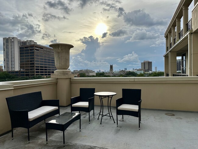 Photo - 1401 Calumet St Unidad #500