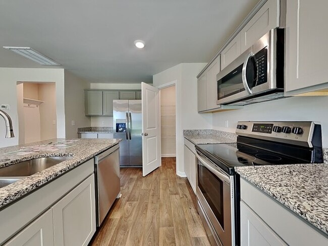 Photo - 421 Leaning Maple Wy