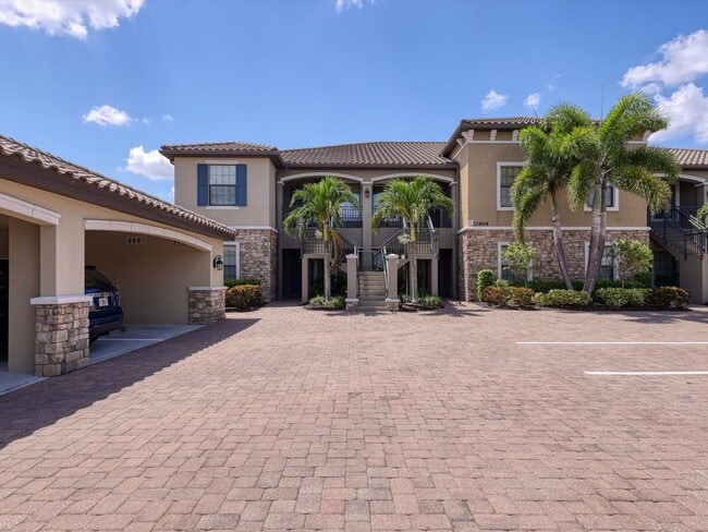 Building Photo - Unfurnished Annual Rental Unit 102