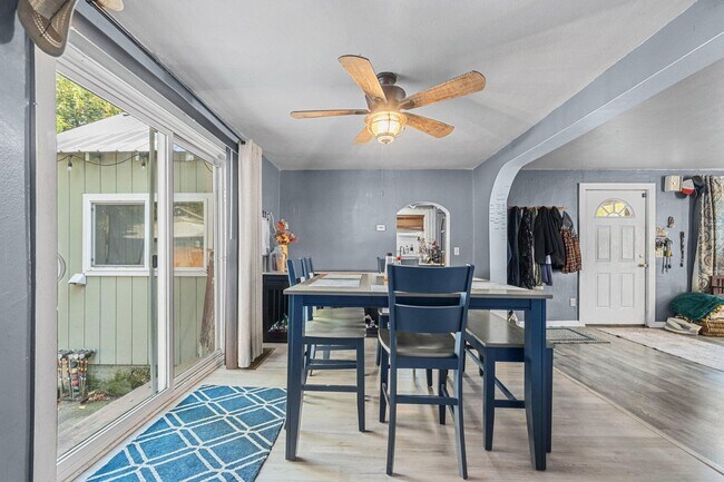 Photo - 206 W Jenkins Ave