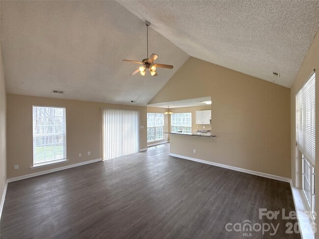 Photo - 507 Shafter Ct