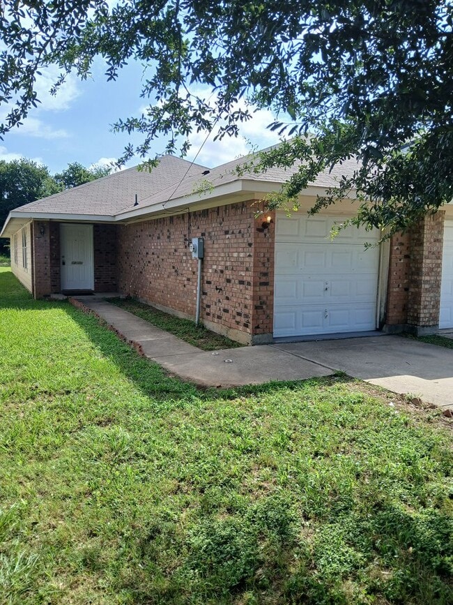 Photo - Biggs Street 13655-13657 Unidad 13655 Biggs St