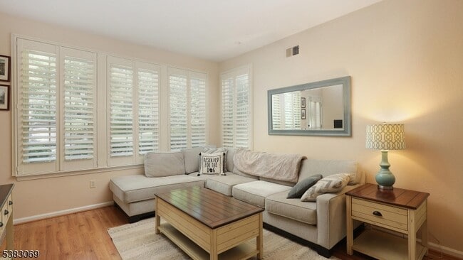 Photo - 19 Quail Brook Ct