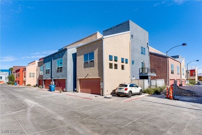 Photo - 254 Tower St