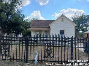 1322 W Hutchins Pl