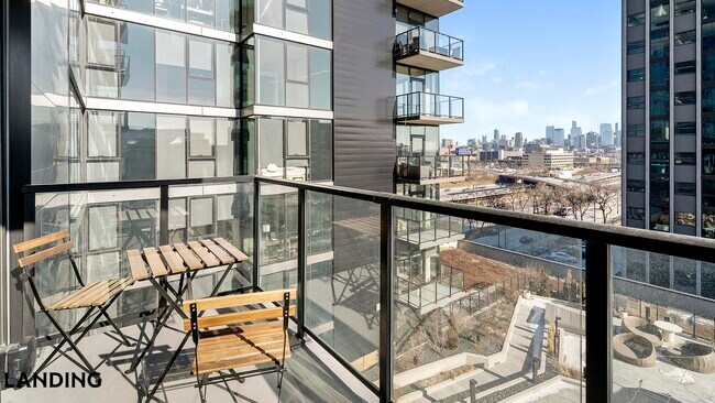 513 S Damen Ave Unit 702