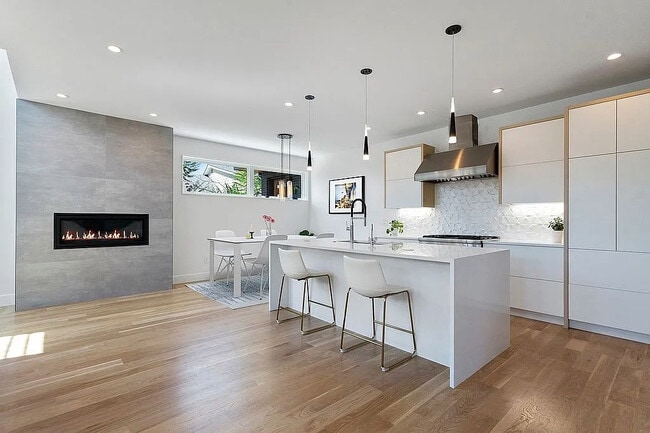 Gourmet kitchen and propane fireplace - 963 Tennyson St