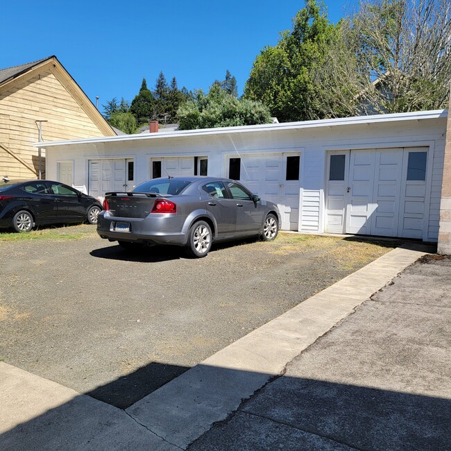Photo - 721 SE Kane St