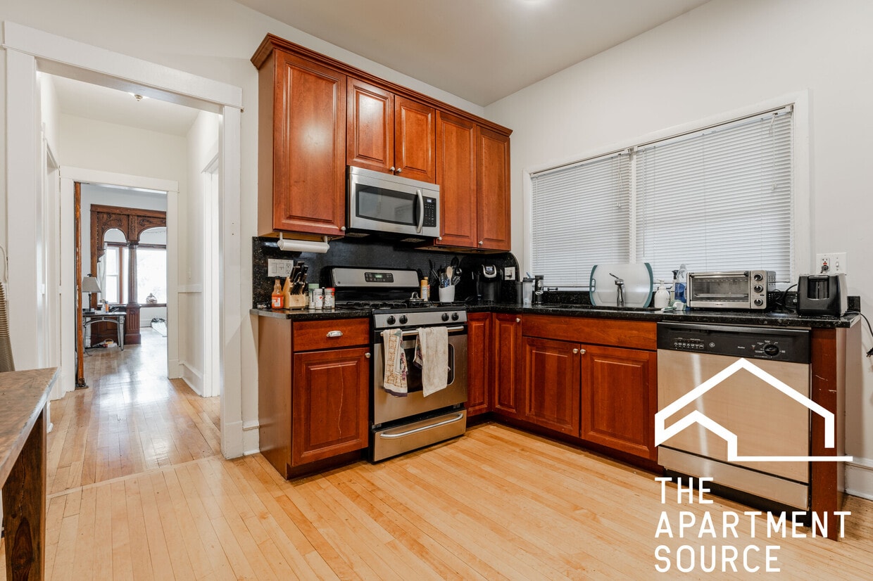 Photo - 3010 N Greenview Ave (Chicago, IL)