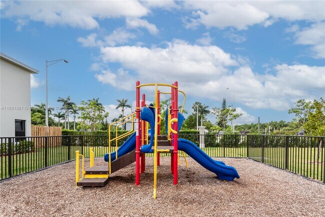 Photo - 302 NE 1st Ave