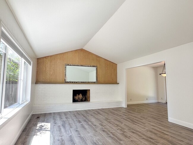 Photo - 1791 Grace Ave