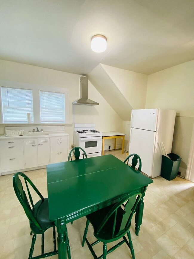 Coming Soon! 6/5/2024 Convenient Location Rental House Rental in