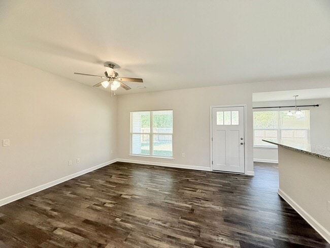 Photo - Beautiful 3-Bedroom Home - Open Split Floo...