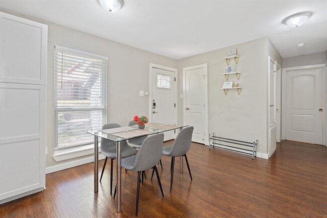 Photo - 1906 Valley Hill Cir