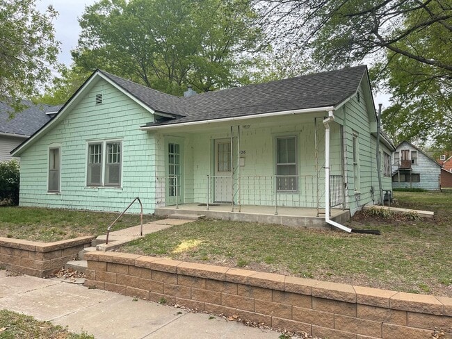 $795 - 2 bed 1 bath - Single Family Home - $795 - 2 bed 1 bath - Single Family Home