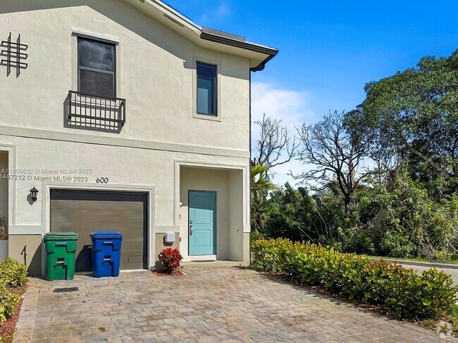 Building Photo - 600 SW 12th St Rental