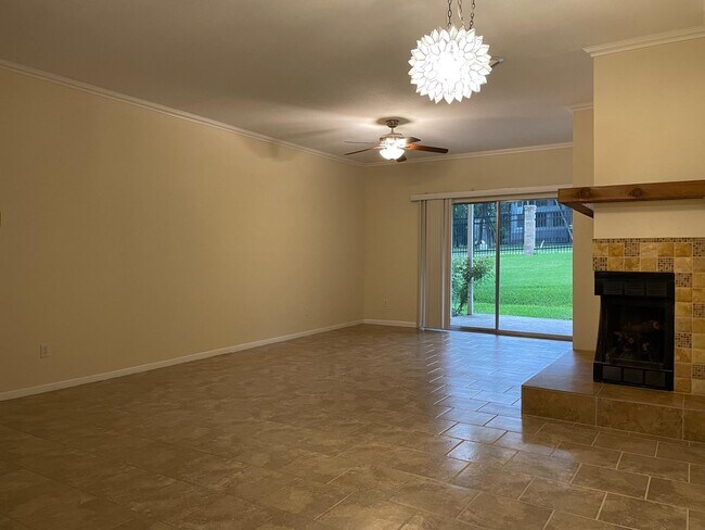 Photo - 2450 Wickersham Ln Unidad 103