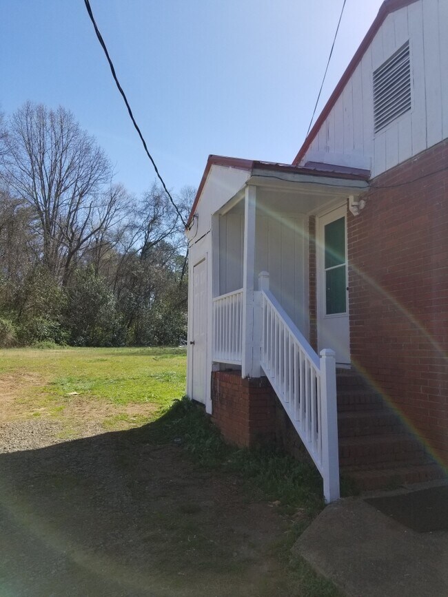 Side entrance - 320 Craig St