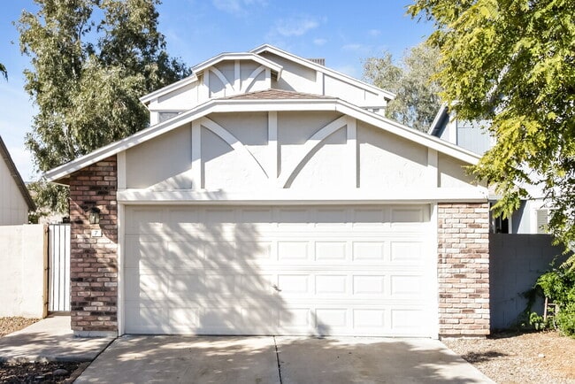 Building Photo - 1915 S 39th St