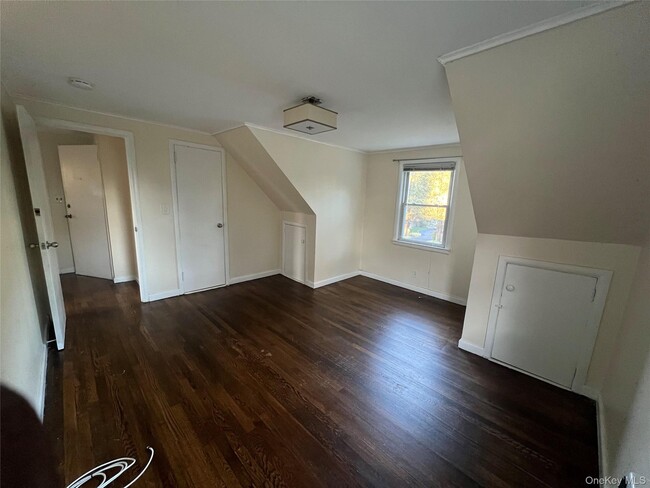 Photo - 23 Luther Pl