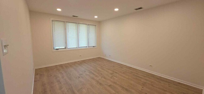 Photo - 445 W 37th St Unit 2