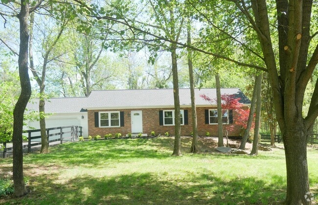 Building Photo - 4 Bedroom 3 Bath SFH on 3.5 Acres For Rent... Rental