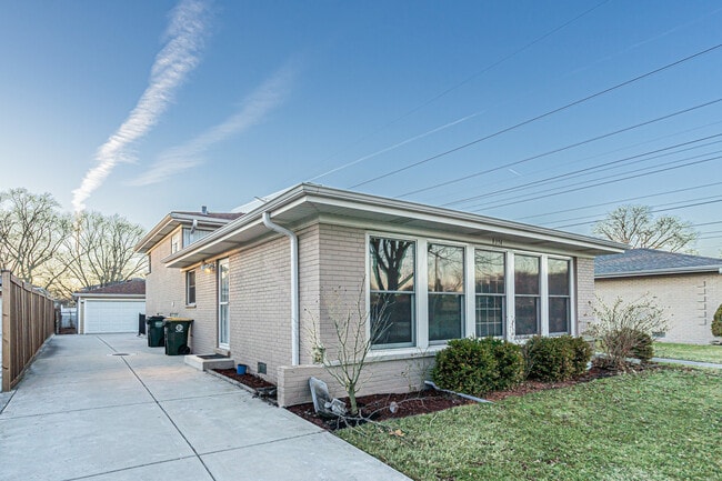 Photo - 9314 Menard Ave