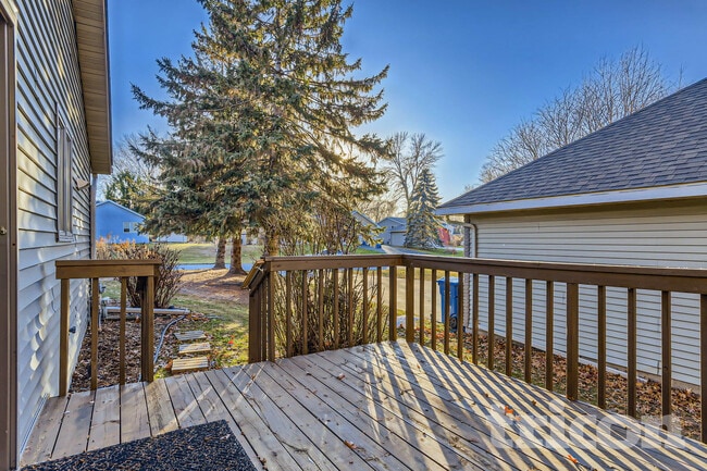 Photo - 937 5th Ave SW