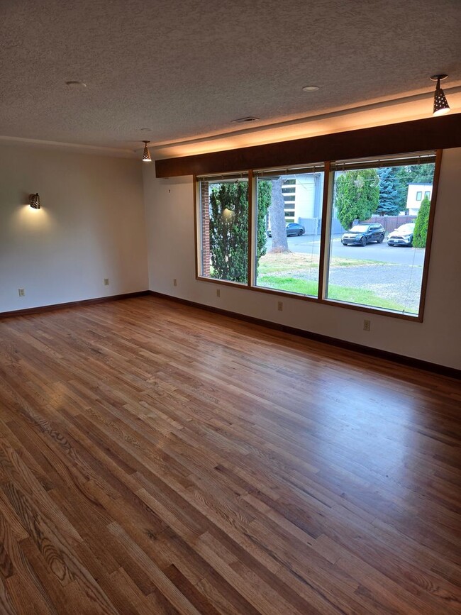 Photo - 1 level Mid Century Beauty! 3 Bd/ 3 ba