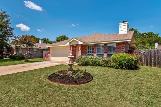 Photo - 2415 Wisteria Way