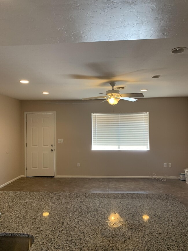 Photo - 308 E Blacklidge Dr Unit 1