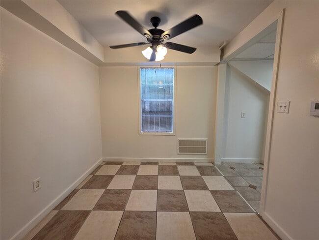 Photo - 207 Bryan St