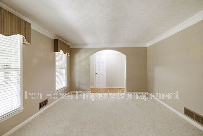 Photo - 1110 Maple Cir