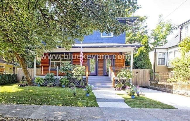 Photo - 2 Bed, 2 Bath Unit in Laurelhurst in Beautiful Tri Plex