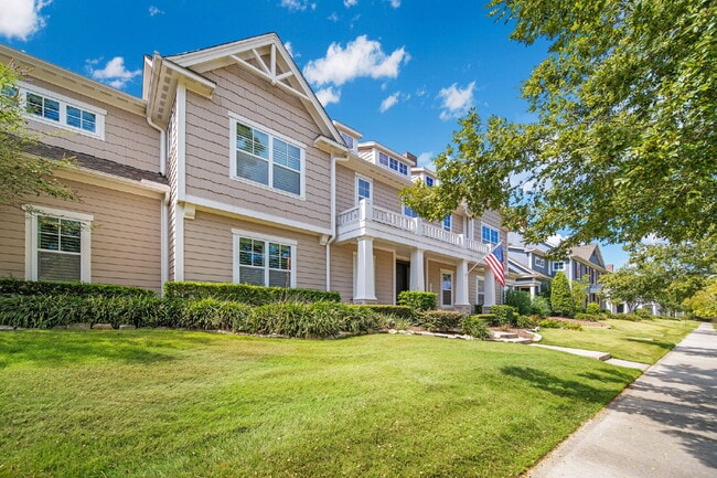 Photo - Nestled in the heart of Creekside Park - T...