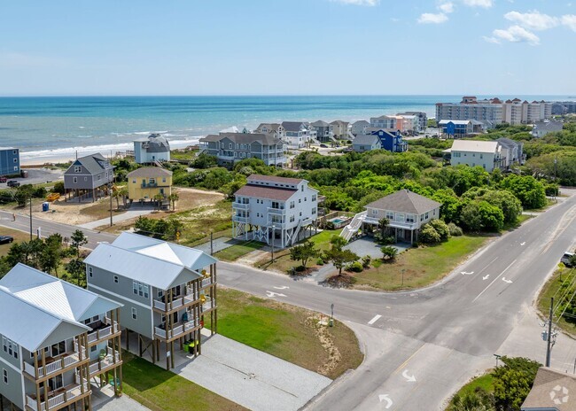 Building Photo - Spend the Winter at the Beach! Fully Furni... Rental