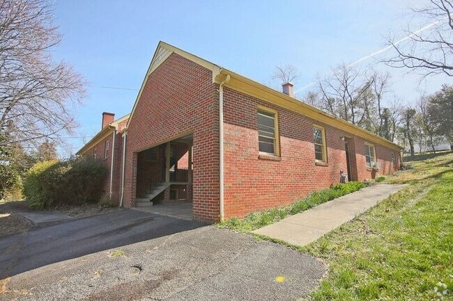 Building Photo - 912 St Charles Ave Unit B Rental