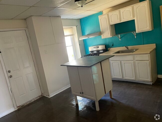 Building Photo - 483 E Penn St Rental