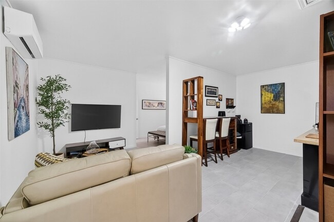 Building Photo - 4423 Sloangate Dr Unit A