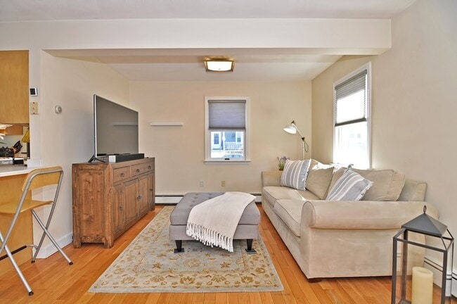 Building Photo - 1214 Broadway Unit 3
