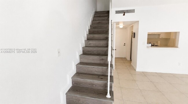 Photo - 1305 W 53rd St Unit 430