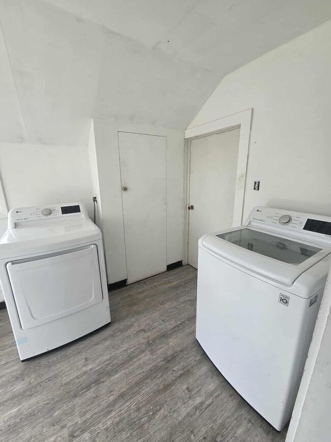 Photo - Charming Farm House!