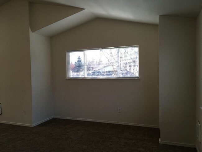 Photo - r1813/1815/1817 Unit 1815