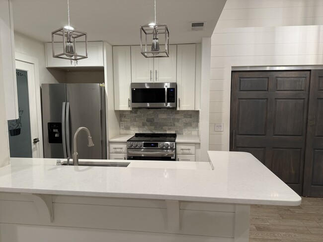 Building Photo - 1307 Lighthouse Rd Unit 1307