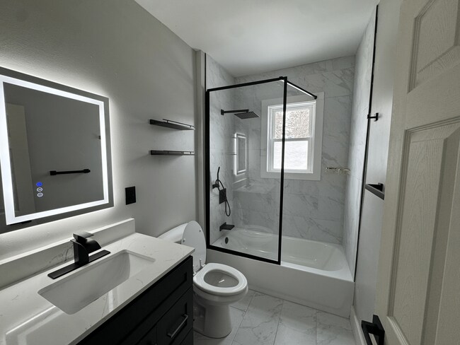 Photo - 328 Wyandotte Ave