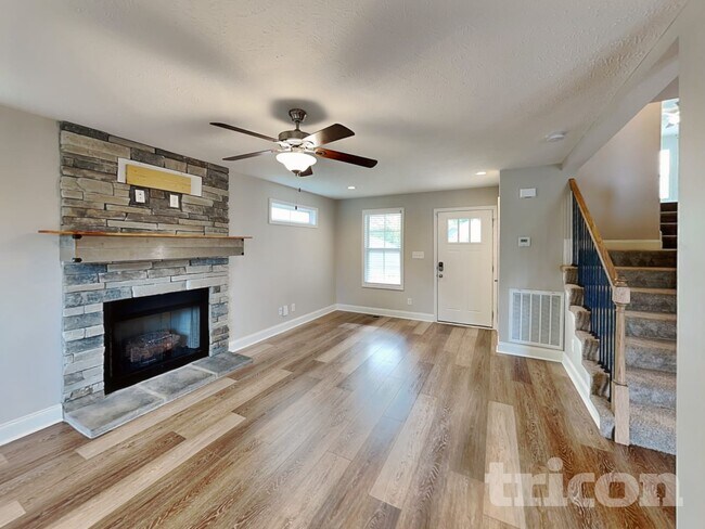 Photo - 204 Bonnell Dr