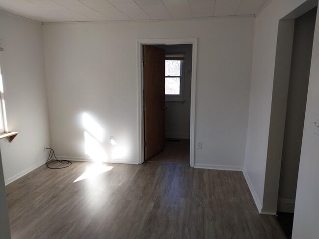 Photo - 5133 Baskerville St