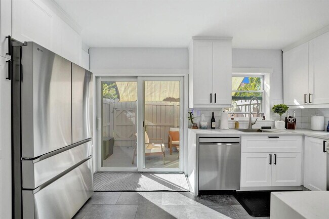 Photo - 120 NE 20th Ct