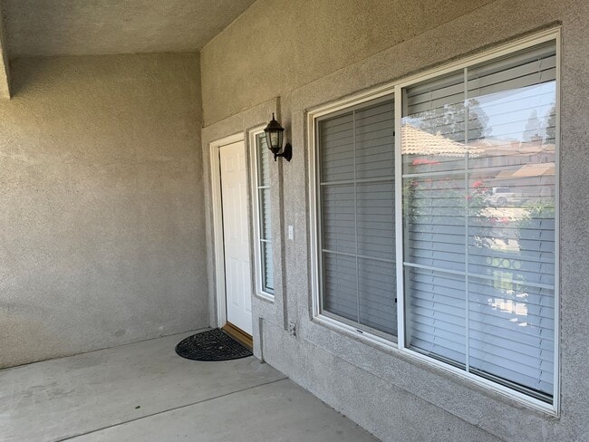 Photo - River Oaks Area Stockdale Highway & Buena Vista 93311 4+2 $2600